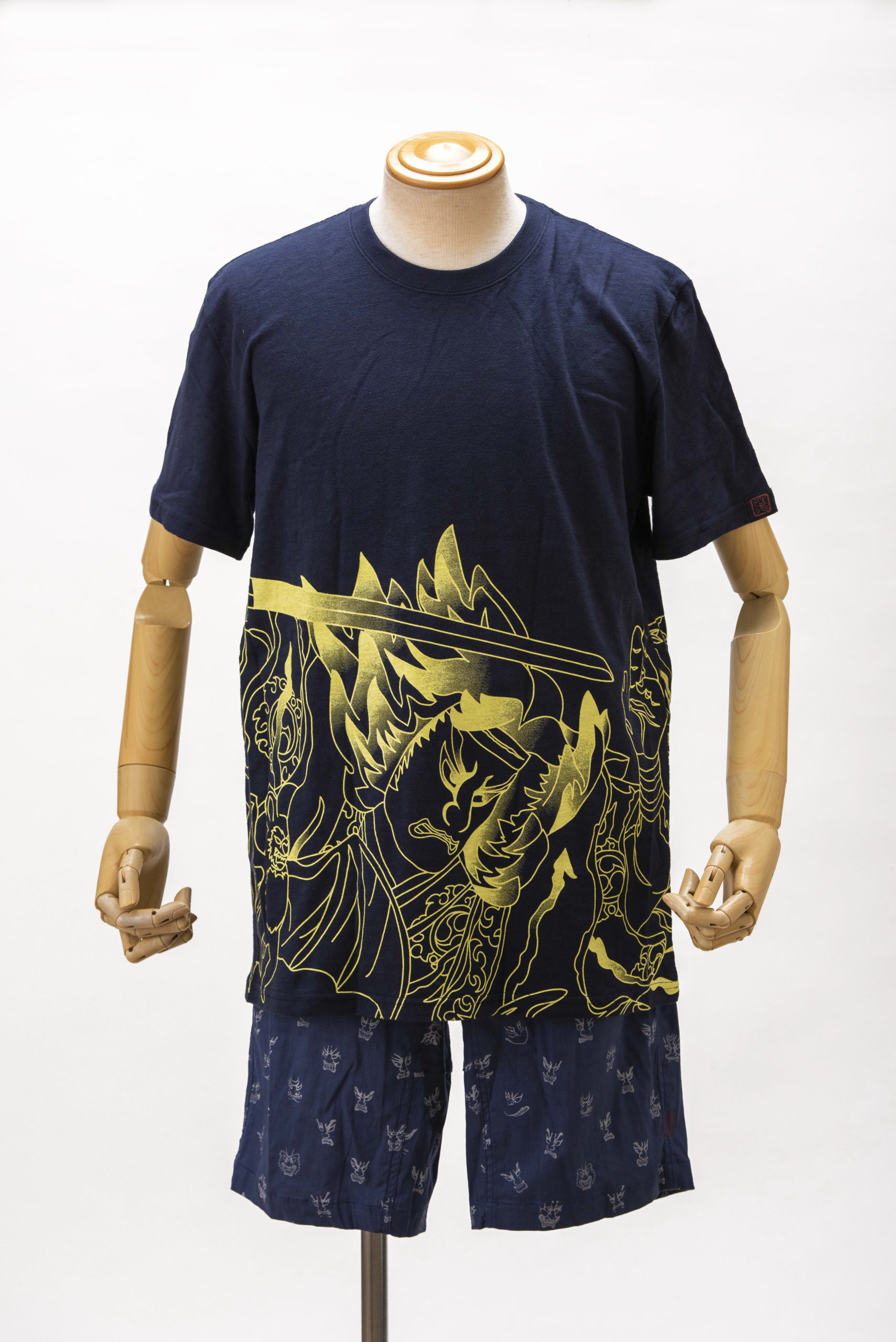 蓄光ねぶたTシャツ＞狒々退治（ひひたいじ）【紺x黄】｜ファッション
